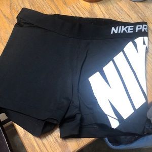 Nike pro drifit women’s Spanx!!